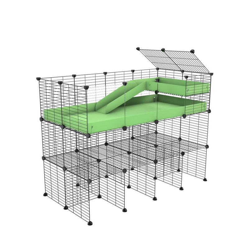 une kavee cage 2x4 avec panneaux transparents en plexiglass pour cochons d'inde avec trois etages loft rampe coroplast vert pastel et grilles fines