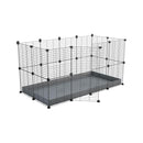 Une cavy cage 4x2 pour lapins avec  un coroplast gris et des grilles a barreaux etroits par kavee