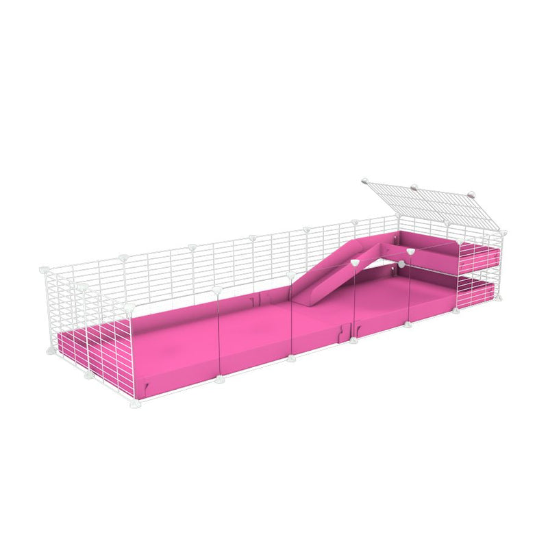 une kavee cage 6x2 avec panneaux transparents en plexiglass  pour cochons d'inde avec une rampe un loft un coroplast rose et grilles blanches fines sans danger