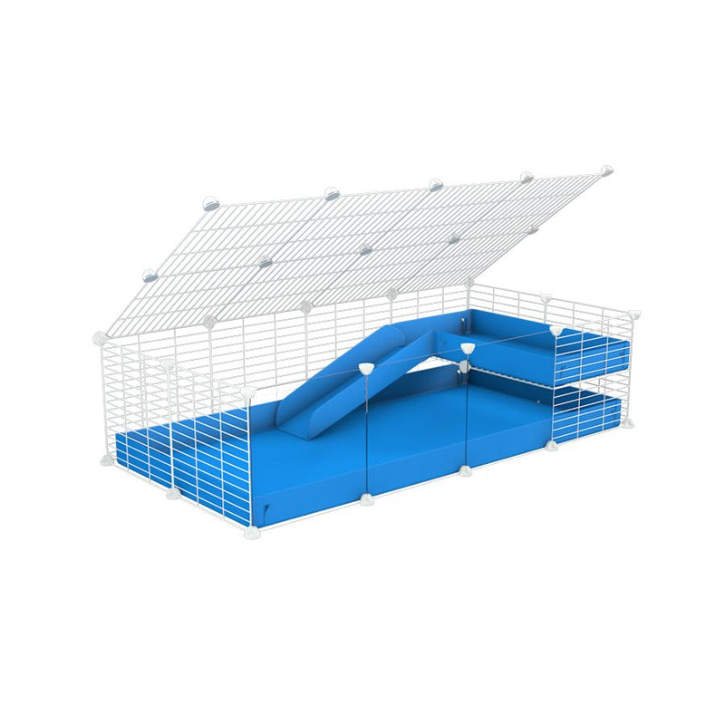 une kavee cage 4x2 avec panneaux transparents en plexiglass  pour cochons d'inde avec une rampe un couvercle un coroplast bleu et grilles blanches ok pour bebes