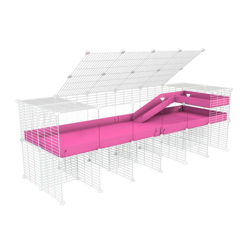 une cavy cage 6x2 avec panneaux transparents en plexiglass  pour cochons d'inde avec rehausseur couvercle loft rampe coroplast rose et grilles blanches fines de kavee