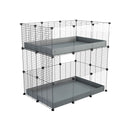 Une cavy cage double deux etages 3x2  avec panneaux transparents en plexiglass pour cochons d'inde avec coroplast gris et grilles avec petits trous par Kavee