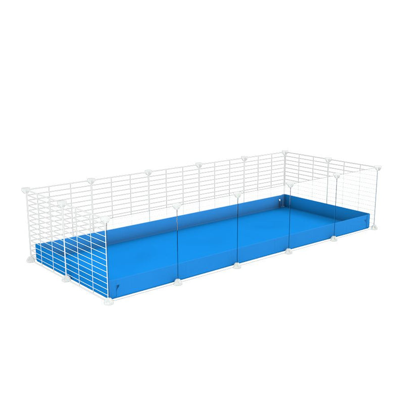 une cavy cage 5x2 avec panneaux transparents en plexiglass  pour cochons d'inde avec coroplast bleu et grilles blanches fines avec petits trous de kavee