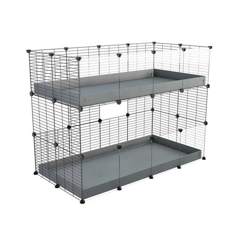 Une cavy cage double deux etages 4x2  avec panneaux transparents en plexiglass  pour cochons d'inde avec coroplast gris et grilles avec barreaux etroits par Kavee