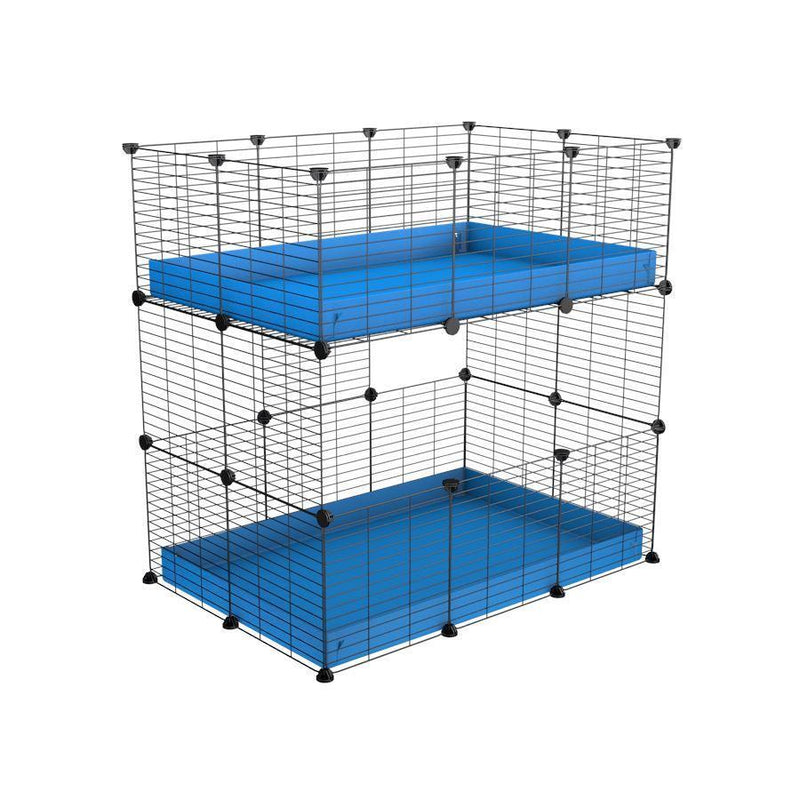 Une cavy cage double deux etages 3x2 pour cochons d'inde avec coroplast bleu et grilles avec petits trous par Kavee