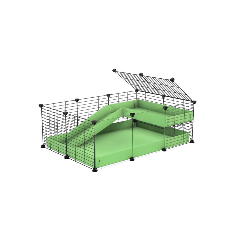 une cavy cage 3x2 avec panneaux transparents en plexiglass pour cochons d'inde avec une rampe un loft un coroplast vert pistache et grilles fines