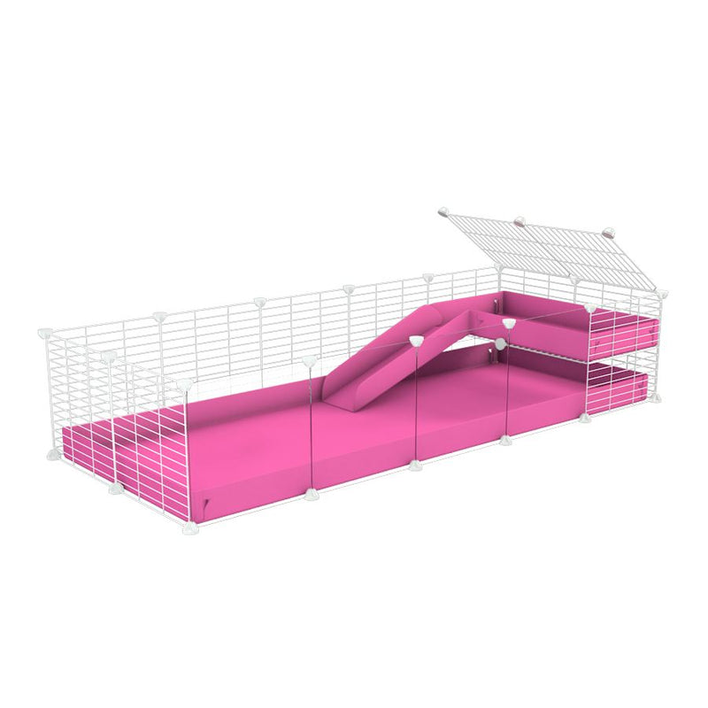 une cavy cage 5x2 avec panneaux transparents en plexiglass  pour cochons d'inde avec une rampe une mezzanine un coroplast rose et grilles blanches de kavee